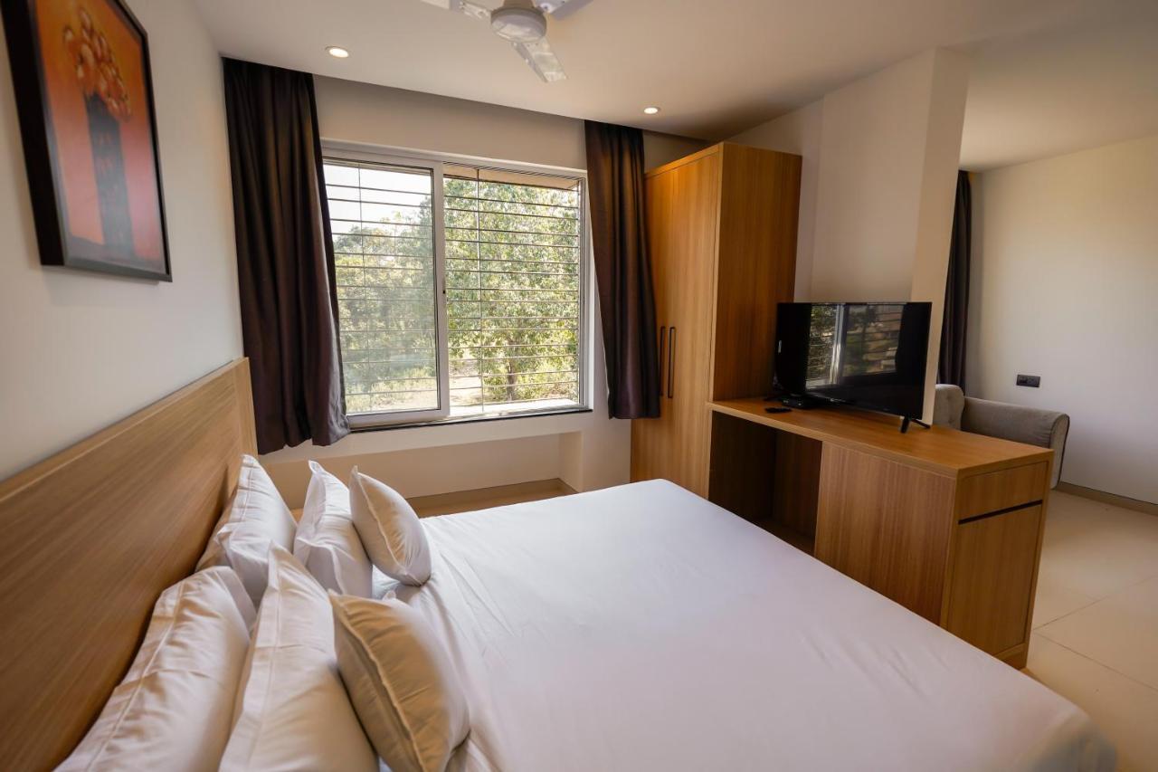 Mountain Shadow Resort 伊加特普里 外观 照片